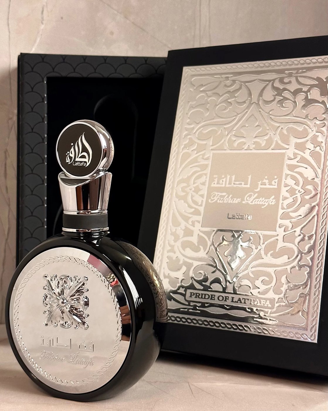 Fakhar Black (Negro)